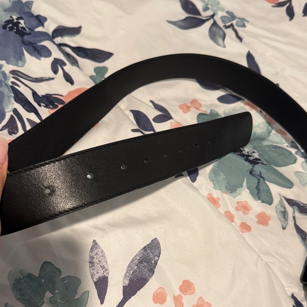 Gucci Black Leather Belt with Gold Buckle - Picture 4 of 8